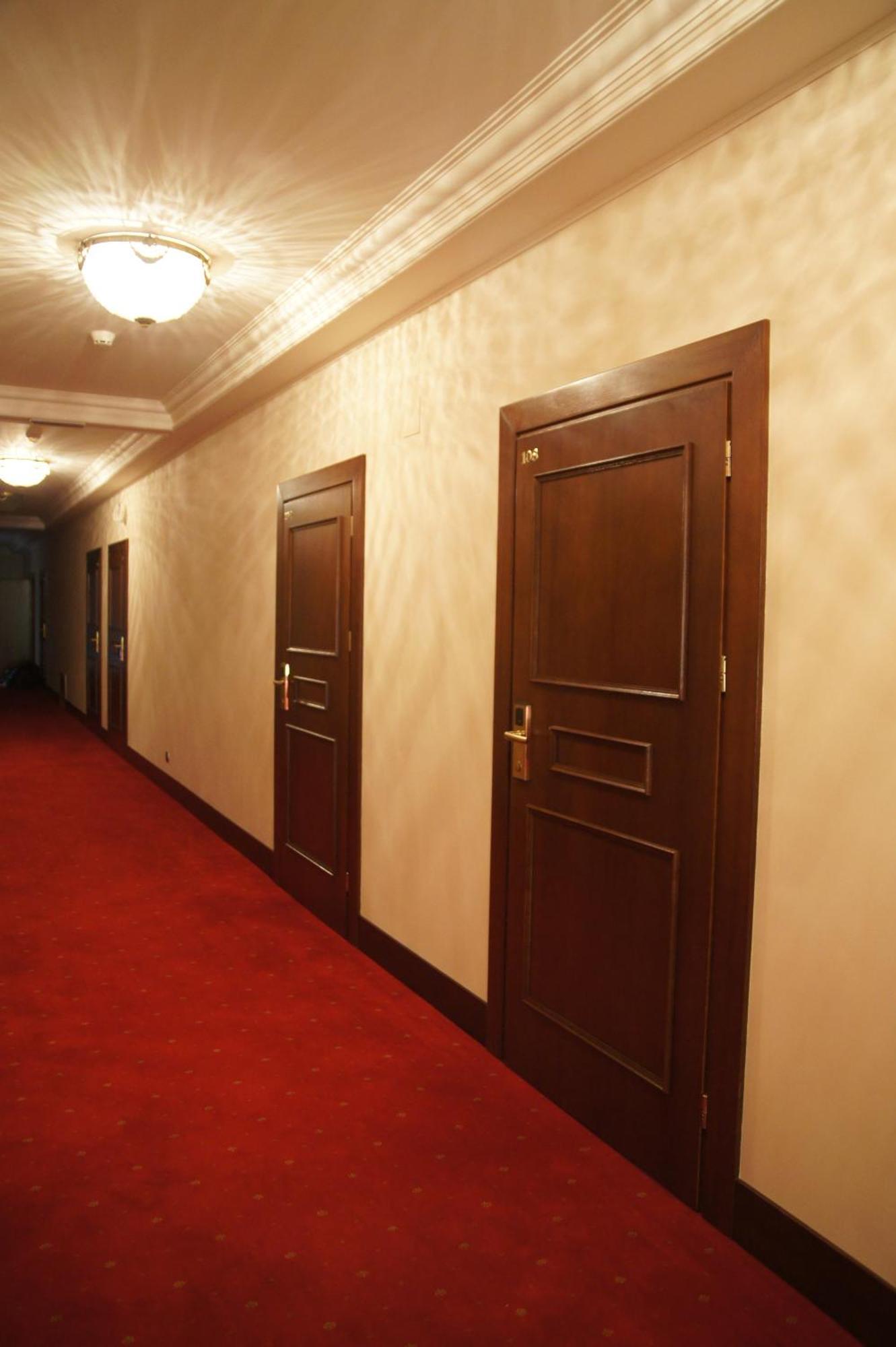 Dąbrowa Tarnowska Hotel Cristal Park מראה חיצוני תמונה