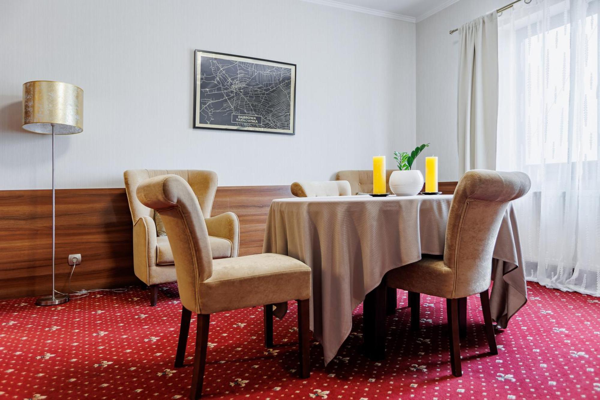 Dąbrowa Tarnowska Hotel Cristal Park מראה חיצוני תמונה