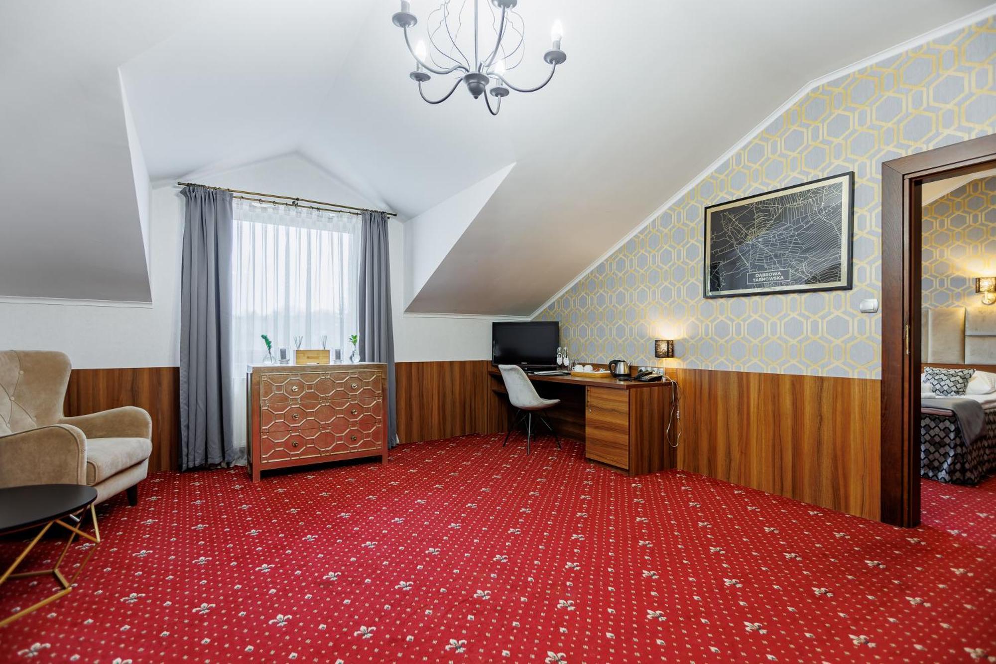 Dąbrowa Tarnowska Hotel Cristal Park מראה חיצוני תמונה