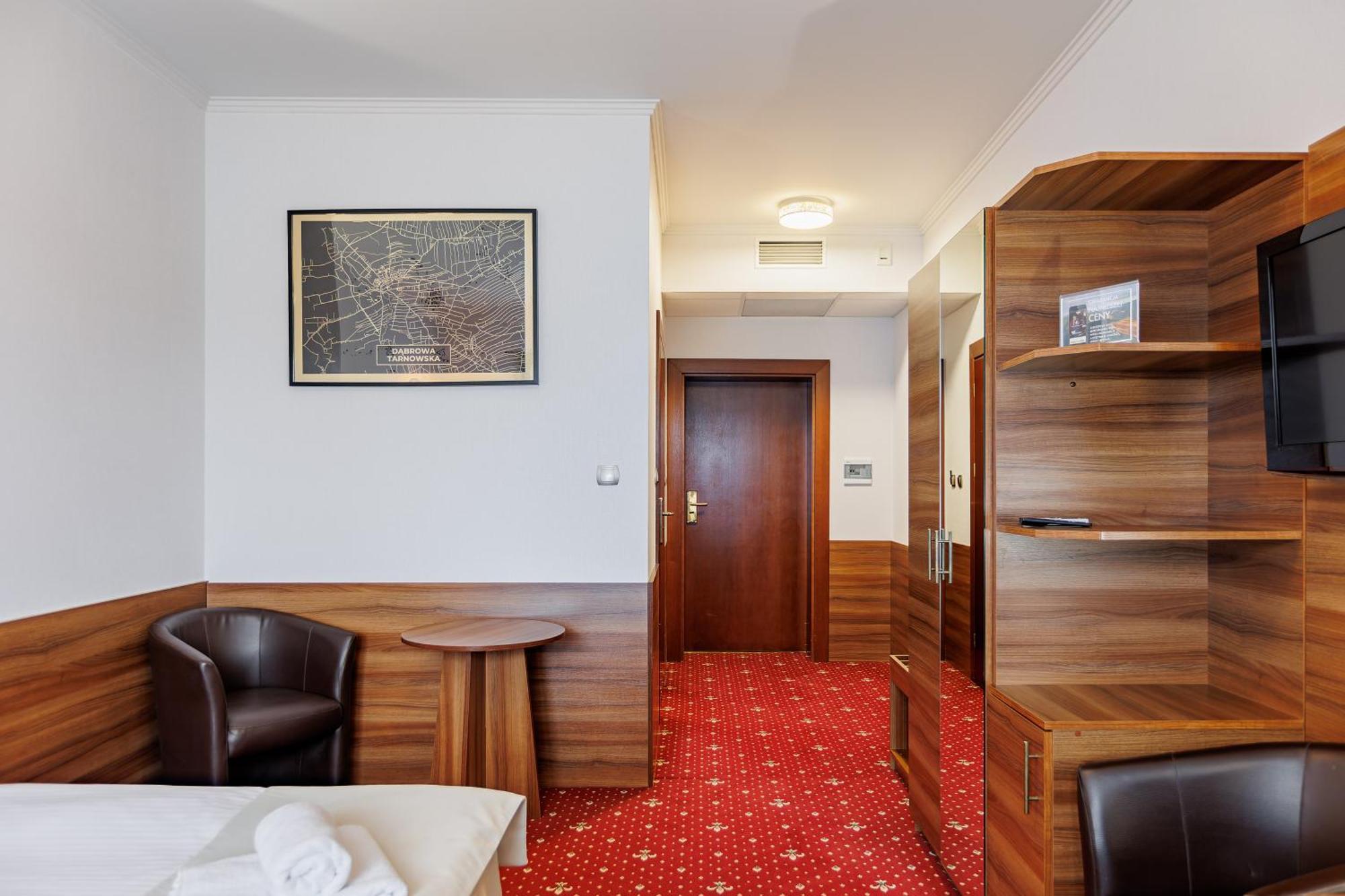 Dąbrowa Tarnowska Hotel Cristal Park מראה חיצוני תמונה