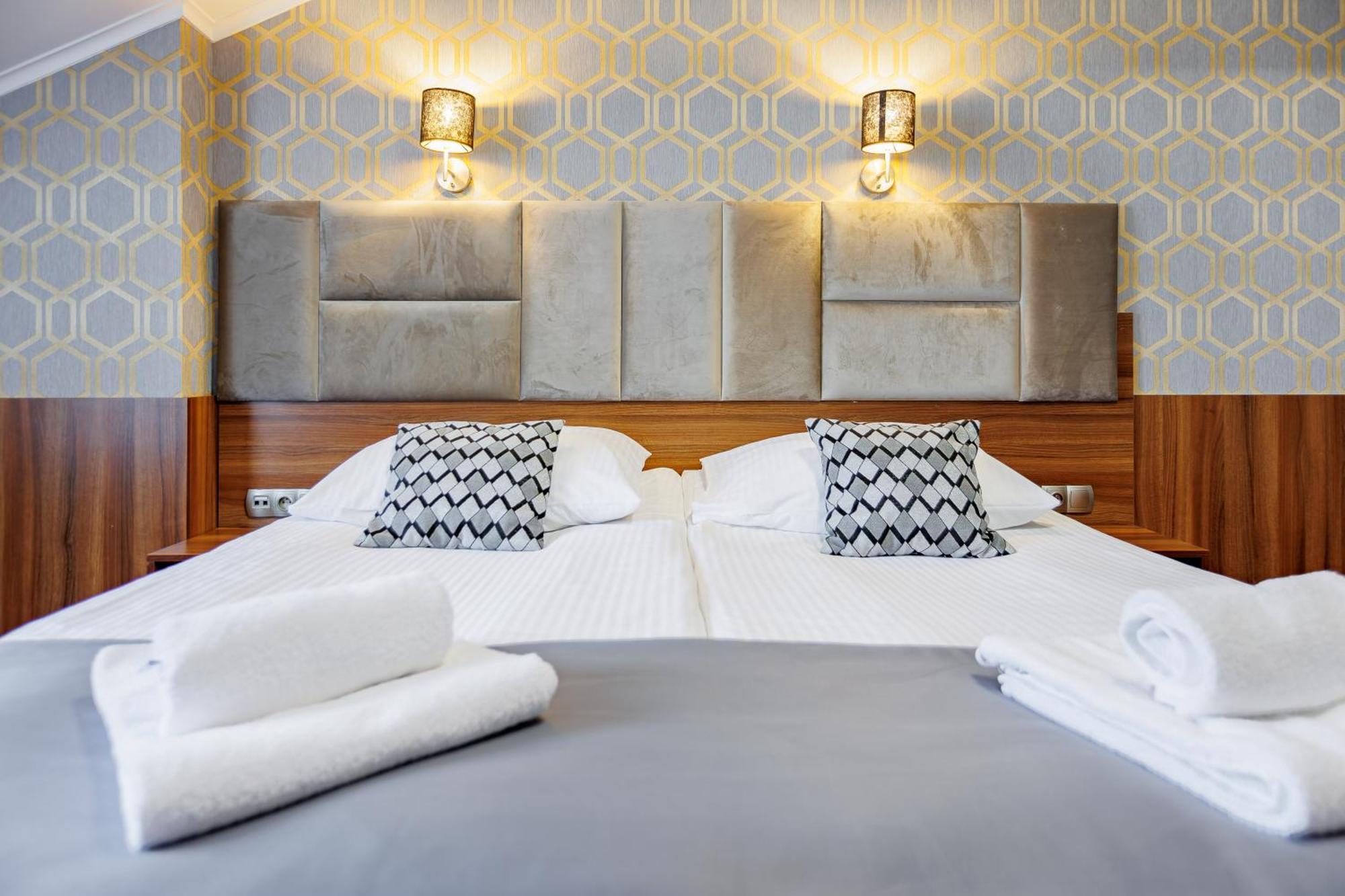 Dąbrowa Tarnowska Hotel Cristal Park מראה חיצוני תמונה
