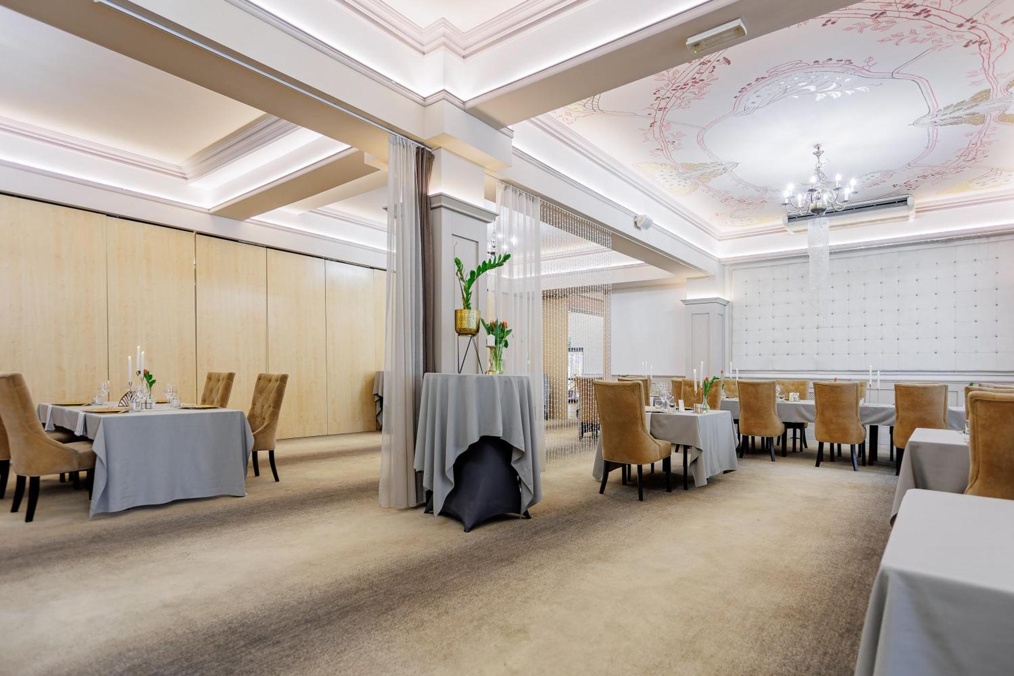 Dąbrowa Tarnowska Hotel Cristal Park מראה חיצוני תמונה