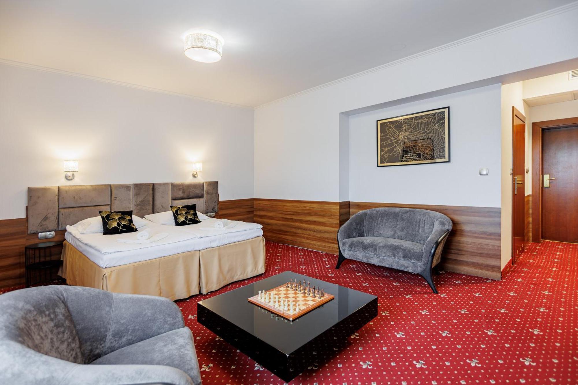 Dąbrowa Tarnowska Hotel Cristal Park מראה חיצוני תמונה