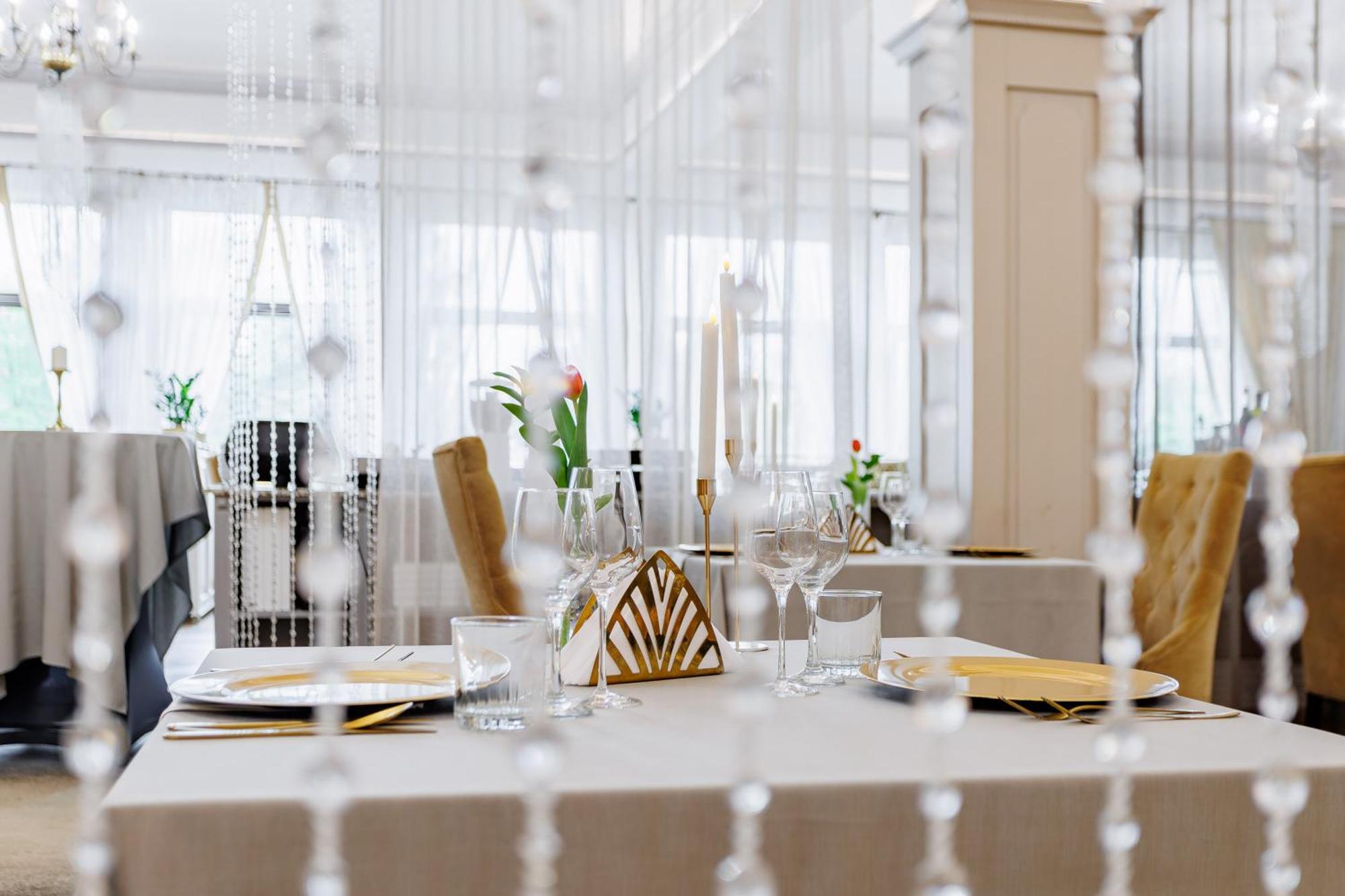Dąbrowa Tarnowska Hotel Cristal Park מראה חיצוני תמונה