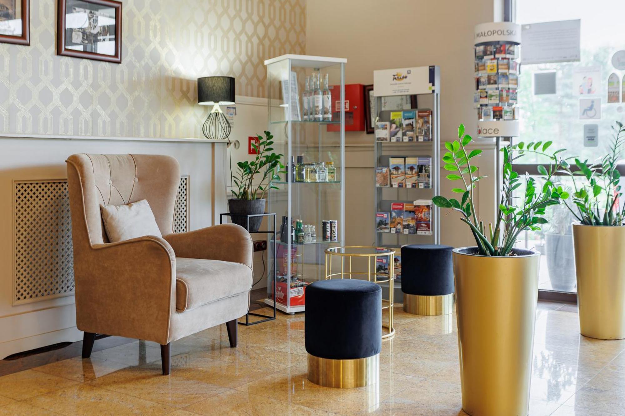 Dąbrowa Tarnowska Hotel Cristal Park מראה חיצוני תמונה