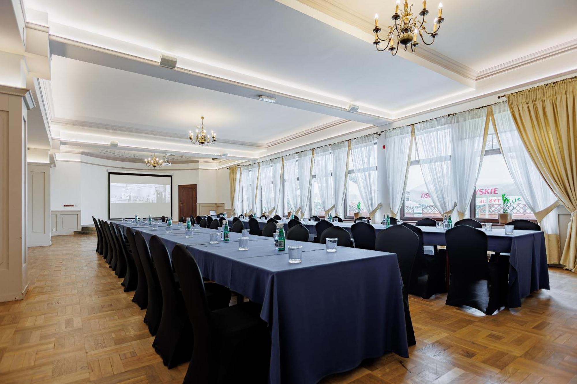 Dąbrowa Tarnowska Hotel Cristal Park מראה חיצוני תמונה