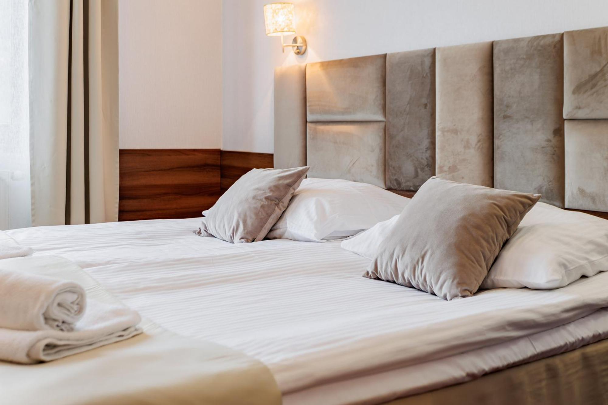 Dąbrowa Tarnowska Hotel Cristal Park מראה חיצוני תמונה