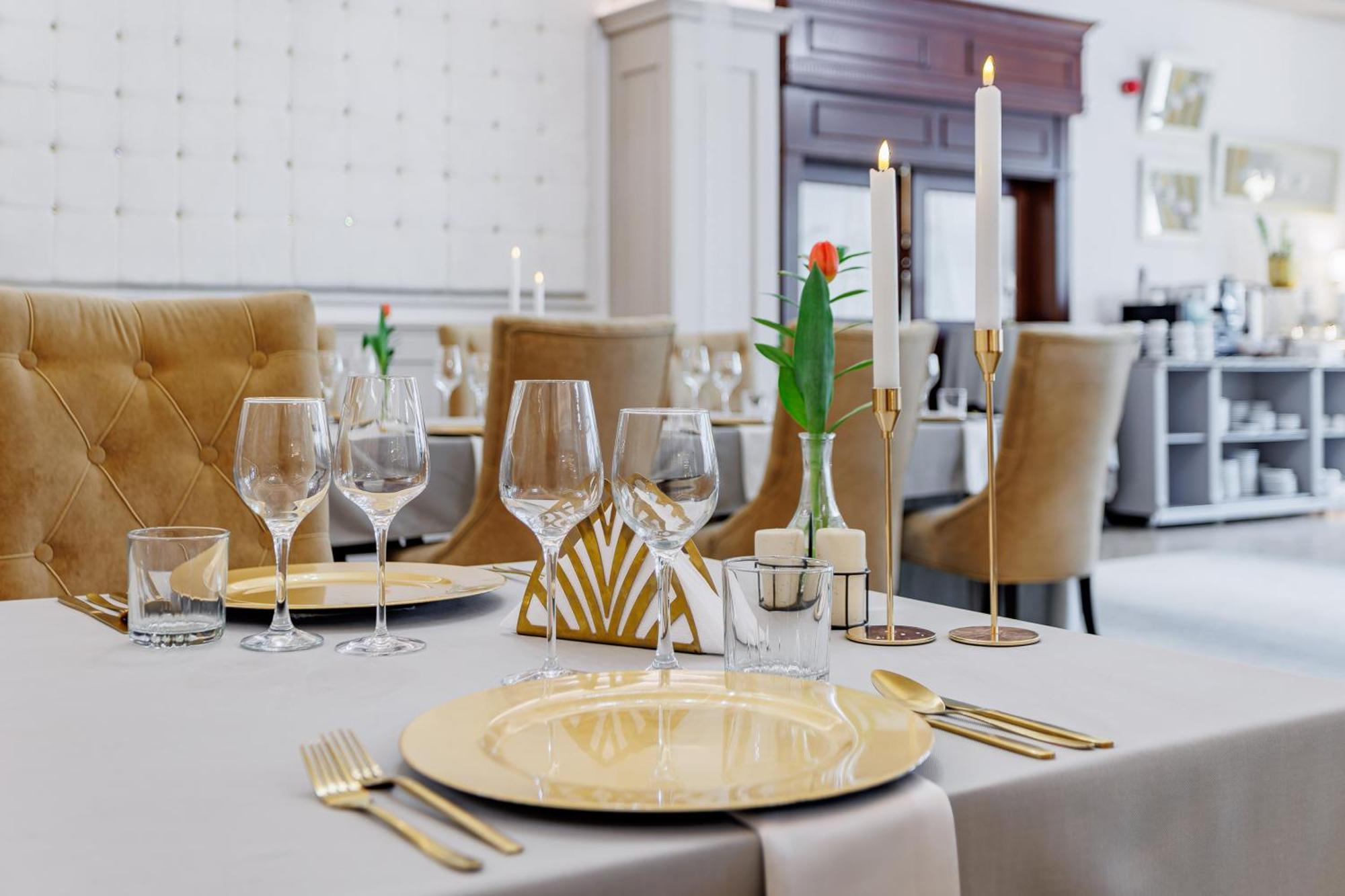 Dąbrowa Tarnowska Hotel Cristal Park מראה חיצוני תמונה