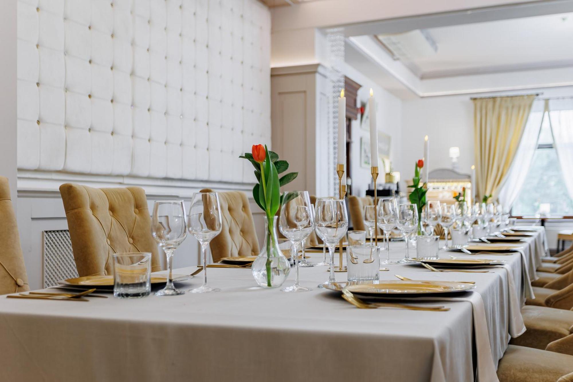 Dąbrowa Tarnowska Hotel Cristal Park מראה חיצוני תמונה