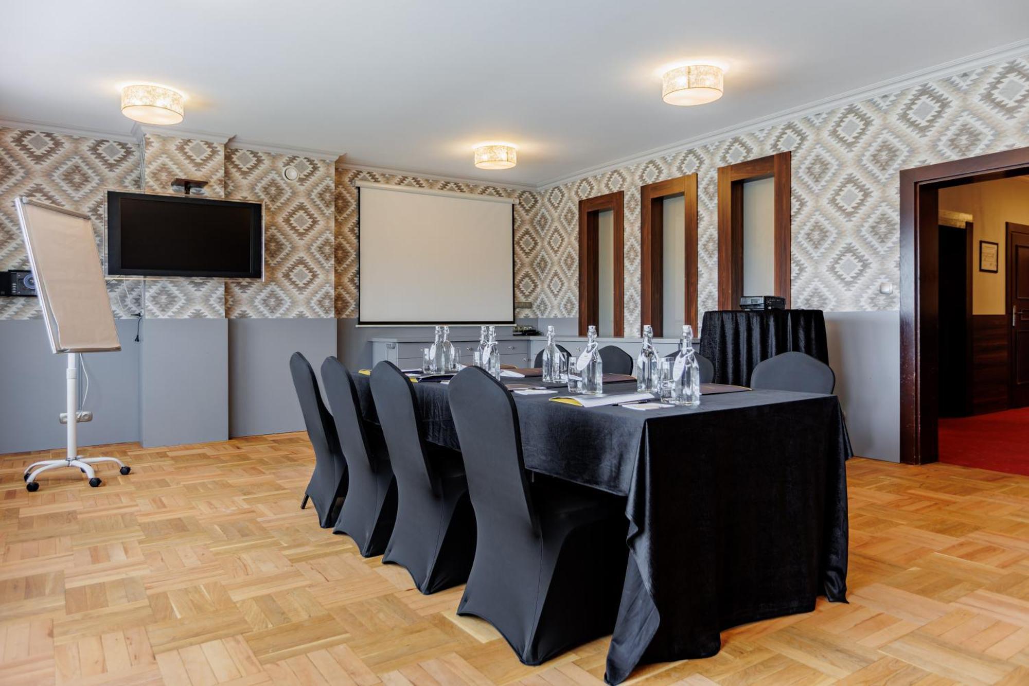 Dąbrowa Tarnowska Hotel Cristal Park מראה חיצוני תמונה