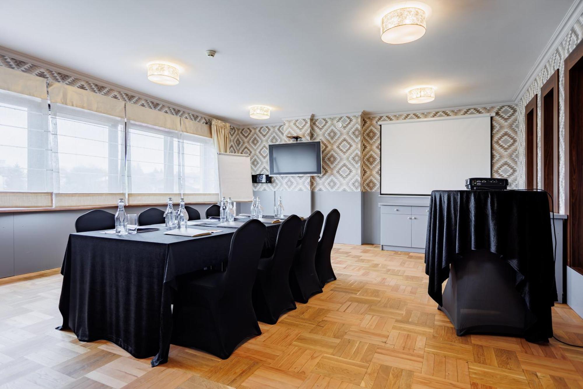 Dąbrowa Tarnowska Hotel Cristal Park מראה חיצוני תמונה