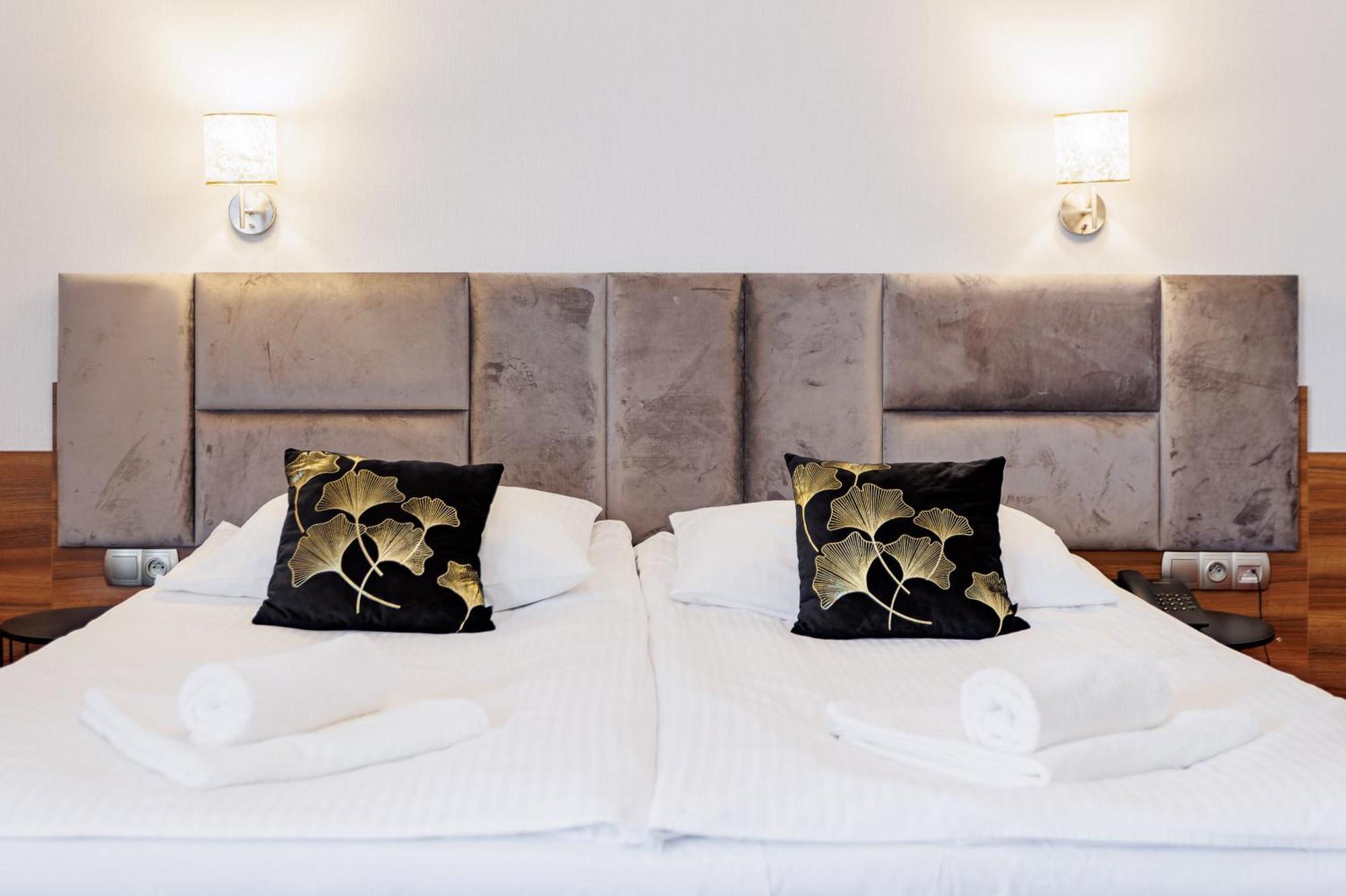 Dąbrowa Tarnowska Hotel Cristal Park מראה חיצוני תמונה