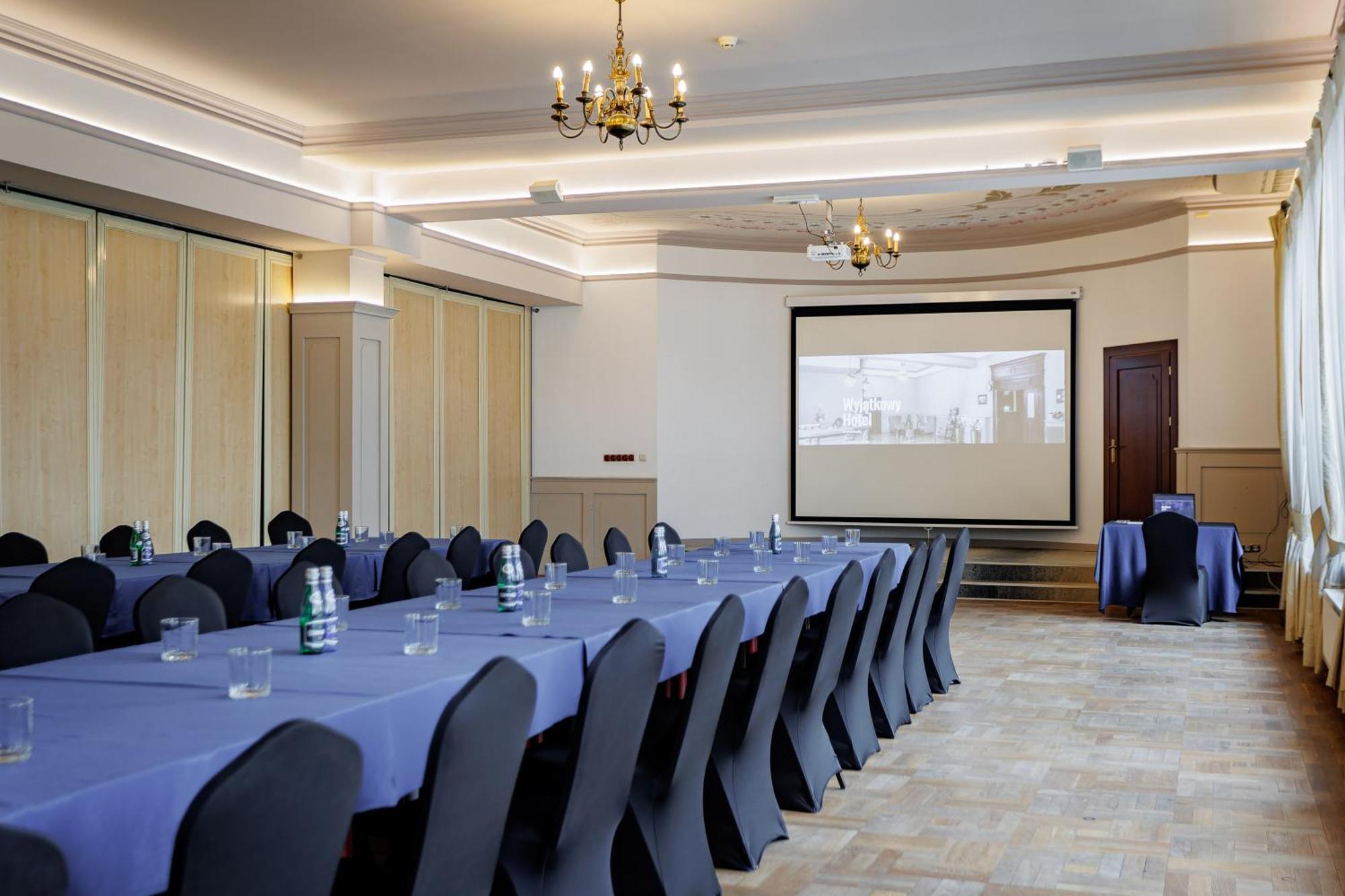 Dąbrowa Tarnowska Hotel Cristal Park מראה חיצוני תמונה