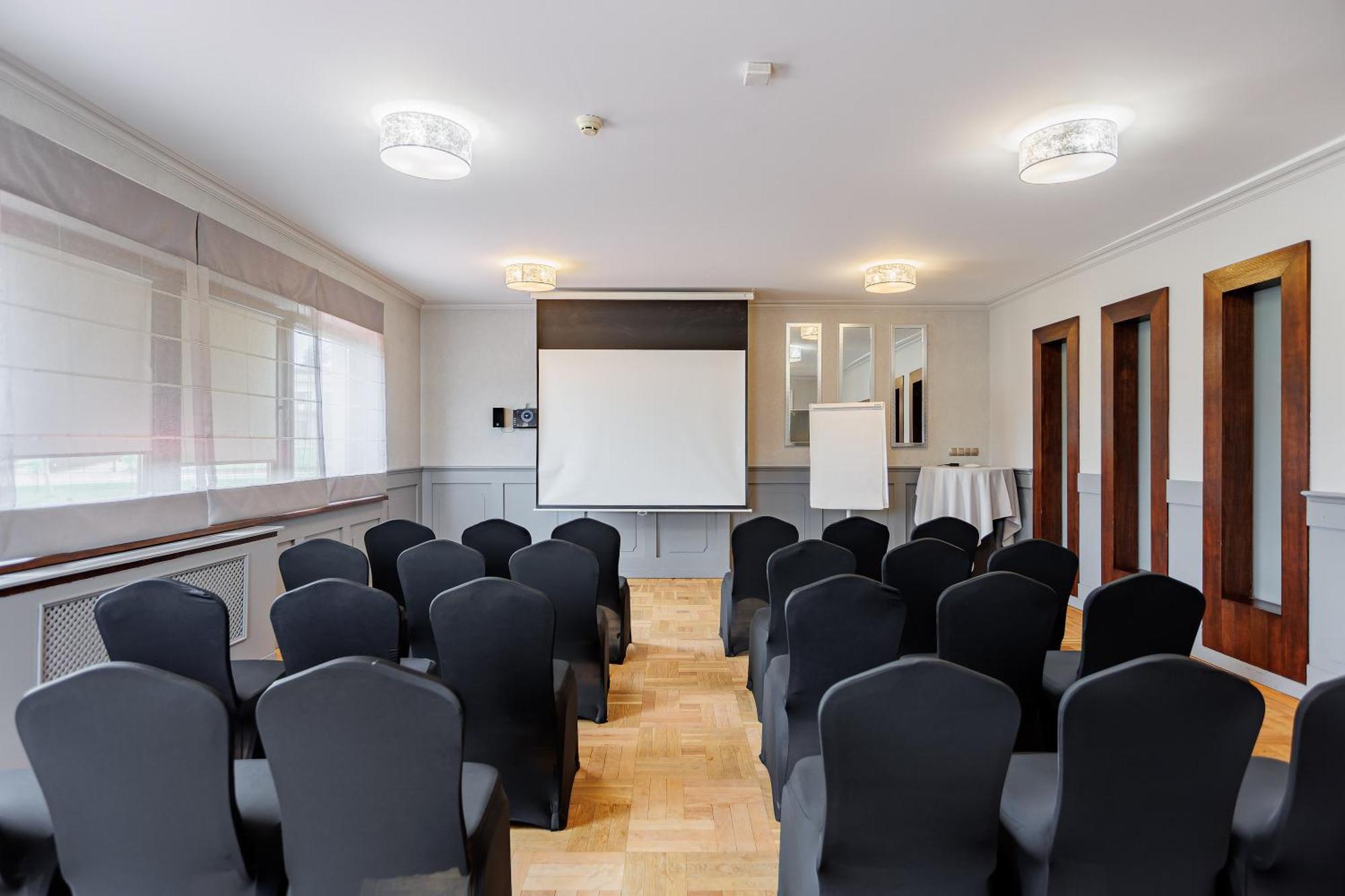 Dąbrowa Tarnowska Hotel Cristal Park מראה חיצוני תמונה