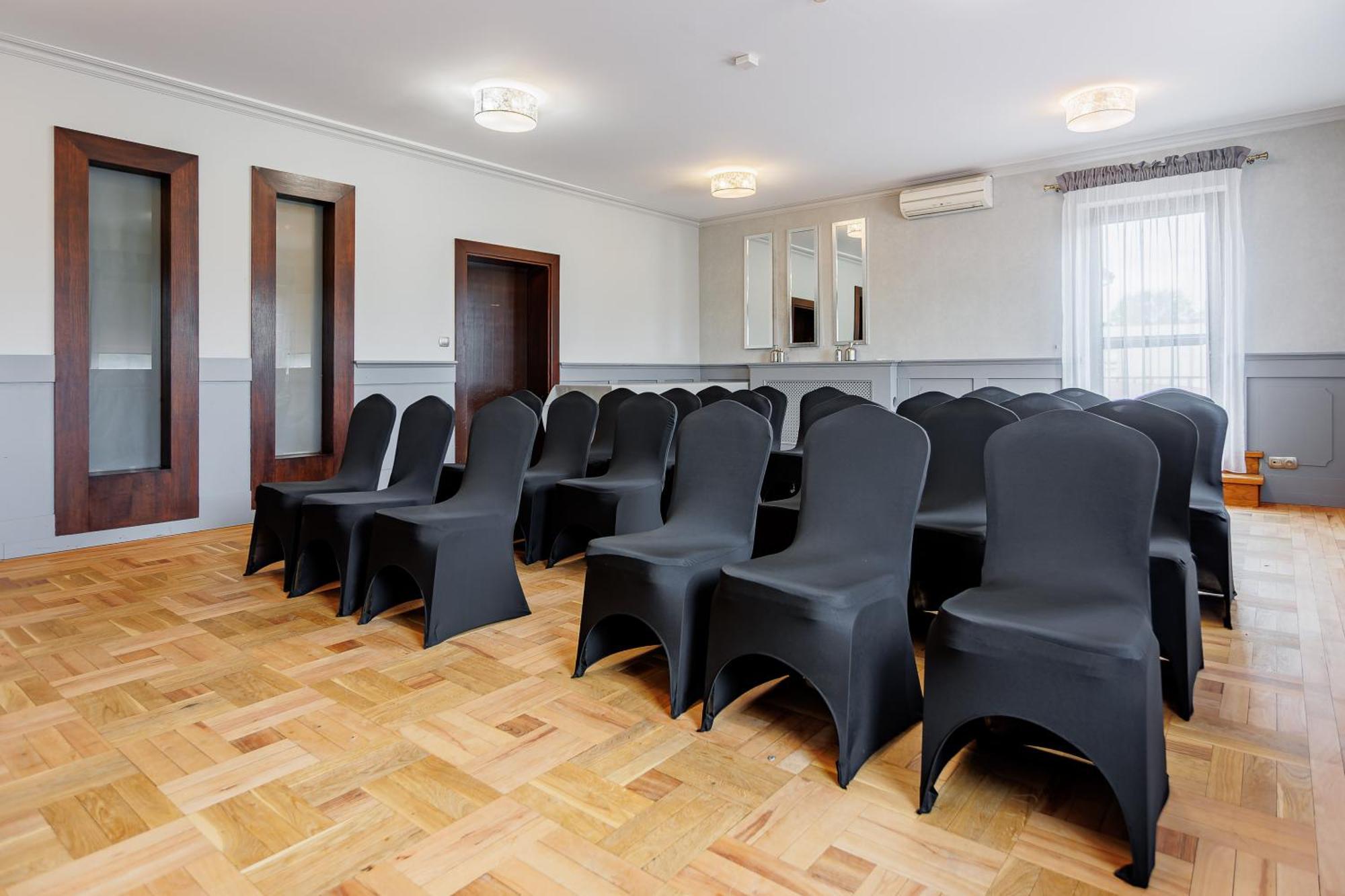 Dąbrowa Tarnowska Hotel Cristal Park מראה חיצוני תמונה