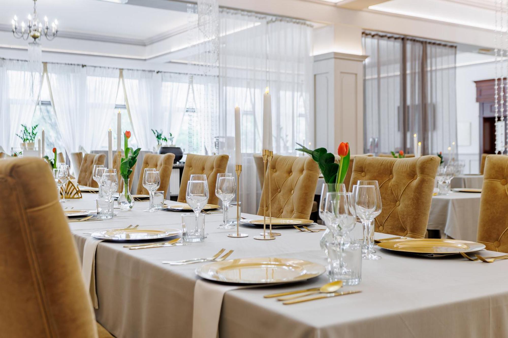 Dąbrowa Tarnowska Hotel Cristal Park מראה חיצוני תמונה