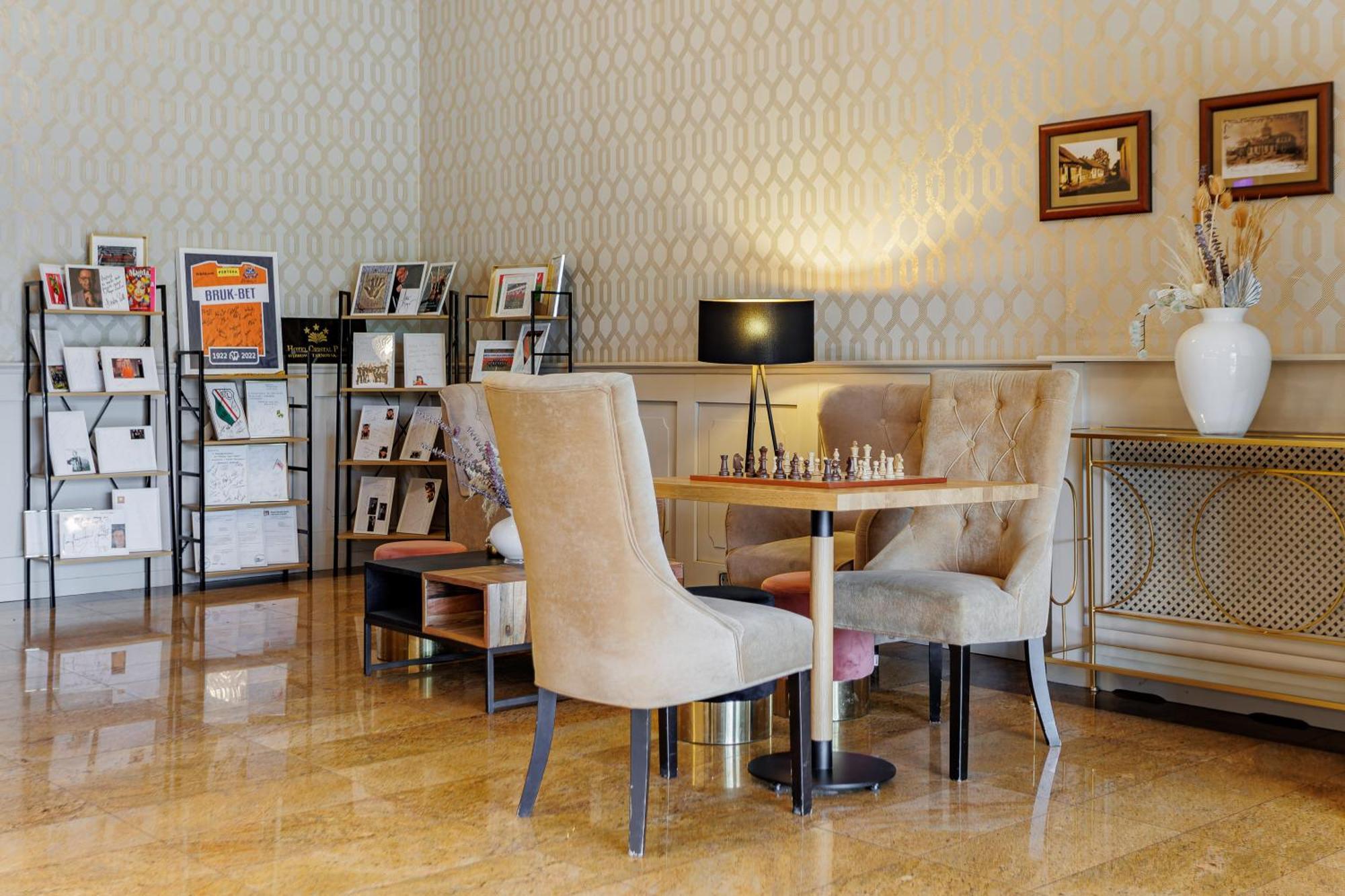 Dąbrowa Tarnowska Hotel Cristal Park מראה חיצוני תמונה