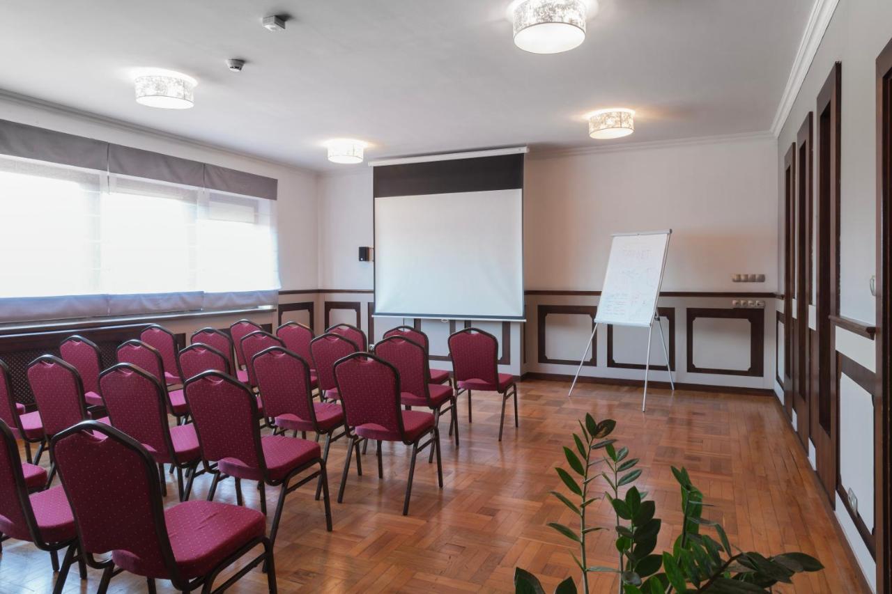 Dąbrowa Tarnowska Hotel Cristal Park מראה חיצוני תמונה