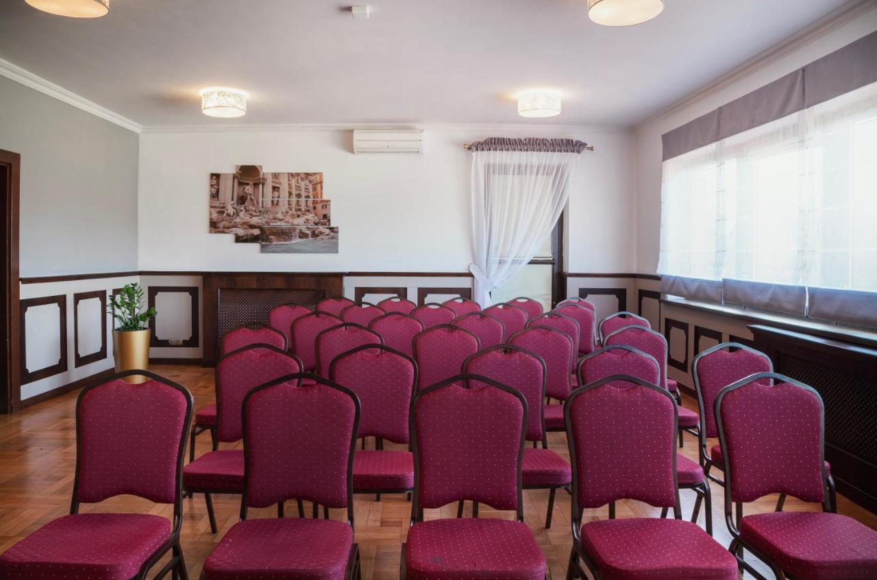 Dąbrowa Tarnowska Hotel Cristal Park מראה חיצוני תמונה